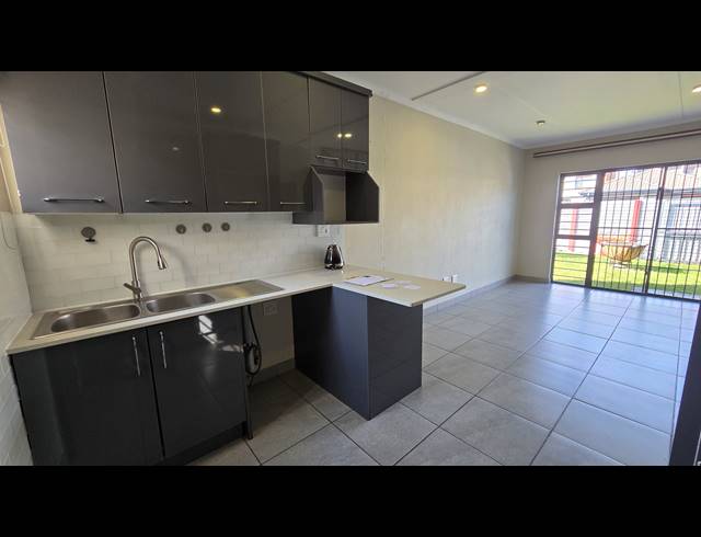 3 BEDROOM FREEHOLD FOR SALE IN ALBERTSDAL
